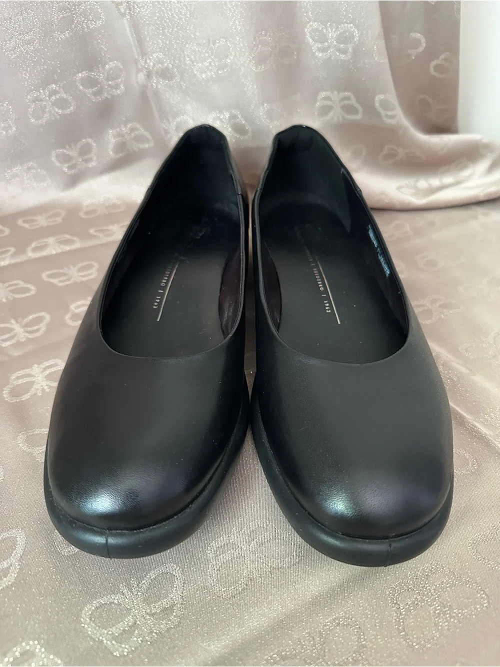 Ecco Women's Black Leather Round-Toe Ballet Flats